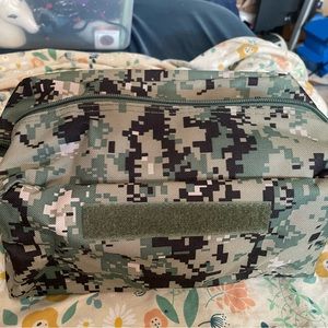 Nice big camo hygiene cosmetics bag